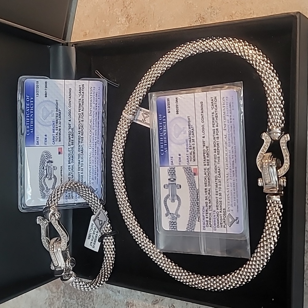 Set of  Fine Yewerly 925 sterling silver with diamonds certifed